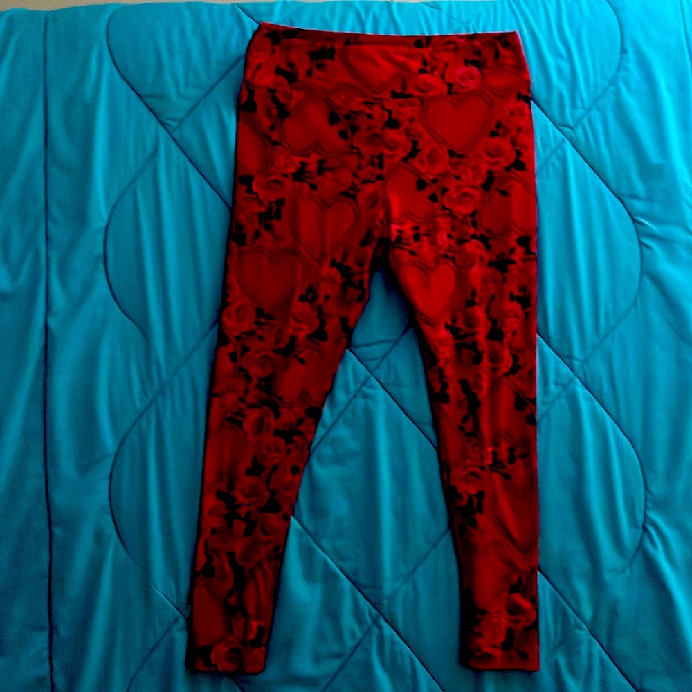 LuLaRoe tall and curvy heart and roses leggings